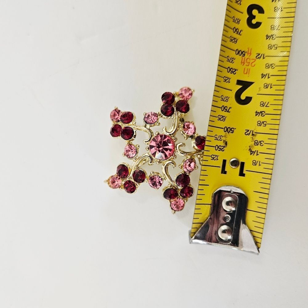 Vintage Gold Tone Pink Red Glass Rhinestone Star Snowflake Openwork Brooch Pin - Picture 7 of 7